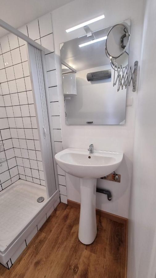Studio En Rez-De-Chaussee - Le Petit Chateau Avesnois - Tv - Wifi - Logement Entier Avesnes-sur-Helpe Dış mekan fotoğraf